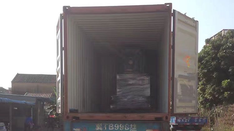 立式自动玻璃喷砂机发货到美国