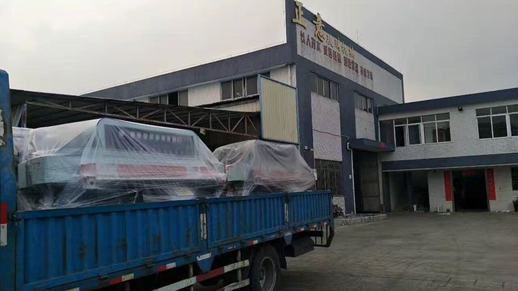 多台玻璃磨边机等设备发货到中山