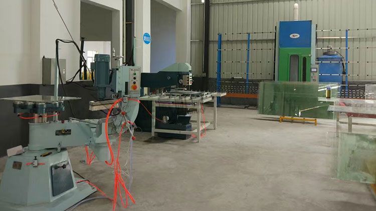 立式自动玻璃喷砂机俄罗斯客户现场